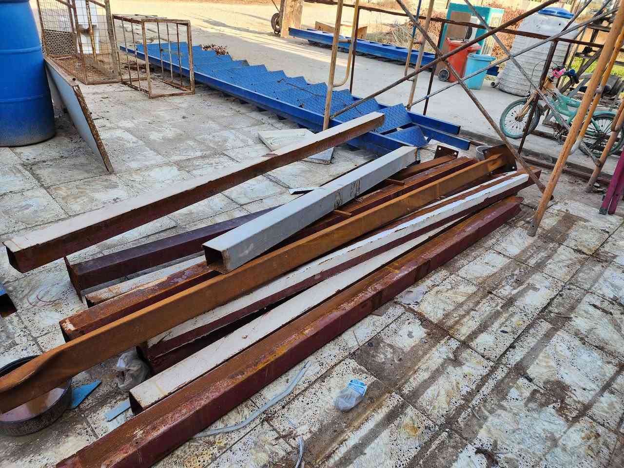 دروجه جديده....
درج حديد طول ٤ونص متر وعرض ٧٠سم بدون محجر ب١٢٥
درج حديد ٤ونص في ٨٠سم ب١٤٥
درج حديد ٤ونص في ٧٠سم مع محجر ب١٥٠
درج ٤ونص في ٨٠سم مع محجر ب١٧٠
درج حديد ٤ونص في ٩٠سم مع محجر ب١٩٠
دروجه مستخدمه....
درج محجرين طول ٤وربع ب١٣٥
درج محجر طول٣٧٠سم ب١٢٥
درج حلزوني ثقيل يرادله ترتيب ب١٠٠
درج حلزوني جاهز ب١٩٥
المسيب حي المعلمين٣ طريق سيد ابراهيم بعد السكه بكيلوين تقريبا بعد اسلاك الضغط العالي ب٢٠٠م 
بيت على جهة اليمنى
***********
يرجى الاتصال قبل المجيء بغداد, العراق
