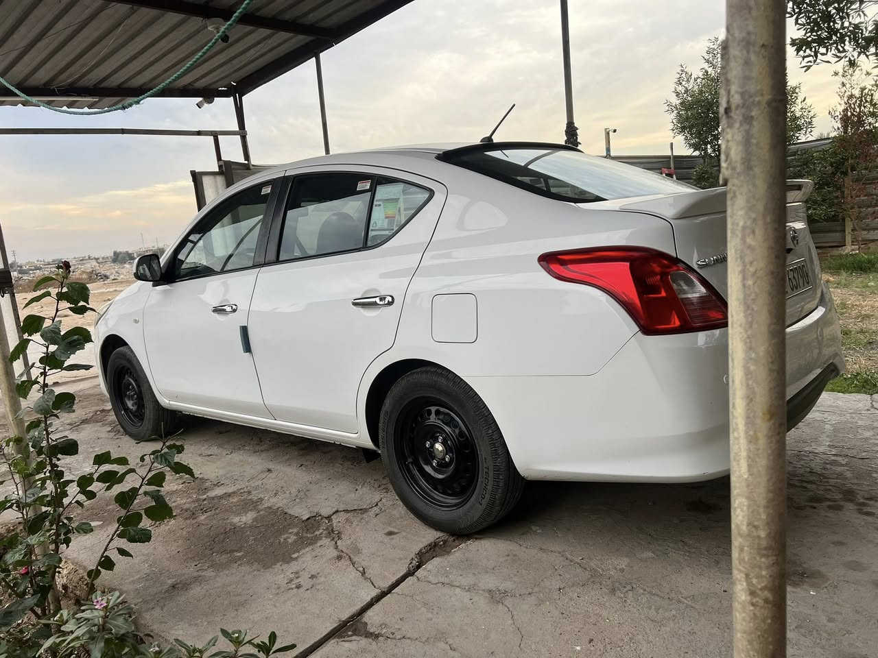 السلام عليكم 
للبيع نيسان سني هندي 
موديل 2020
محرك1500
ماشيه 90 km السياره مكفوله من الضربه والصبغ والتبديل جديده بمعنه الكلمه  وجاهزه من كل النواحي كلها ع وضع الشركه
السعر 112 وبي مجال للاستفسار ع 
***********
