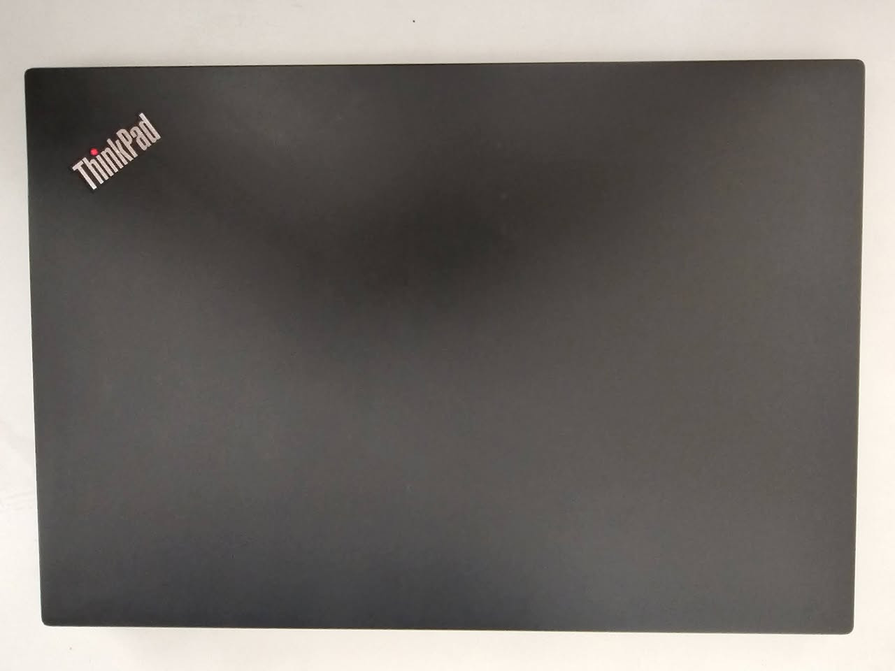 Lenovo T14s
معالجة ryzen 5 pro 4650u يعادل معالج i7-10510U.
رام 8gb و nvme 256gb gen 3
الكارت الداخلي 512mb قابل للزيادة الى 4gb من داخل ال BIOS بسهولة.
الشاشة full hd 1080p حجمها 14"
 حالة البطارية ممتازة تدوم من 8 الى 4 ساعات حسب الاستعمال.
تصميم الكيبورد اوروبي / ISO
حالة اللابتوب ممتازة وبه فقط ثلاث عيوب شكلية 
خفيفة مثلما موضح بالصور، وغير ذلك مابيه اي مشكلة
مناسب للبرمجة والدراسة ولاستعمال أنظمة لينكس
سعره بالاسواق بحدود 350 الى 400. اني ابيعه ب 300 والتوصيل عليه.
ملاحظة بخصوص التوصيل: اكدر فقط التقي داخل زيونة، الغدير، الكراده وقرب الجامعة التكنولوجية و بسمايه.


**إذا كنت صاحب هذا الإعلان وتريد حذفه لأي سبب، رجاءا أرسل رسالة إلى الدعم الفني**