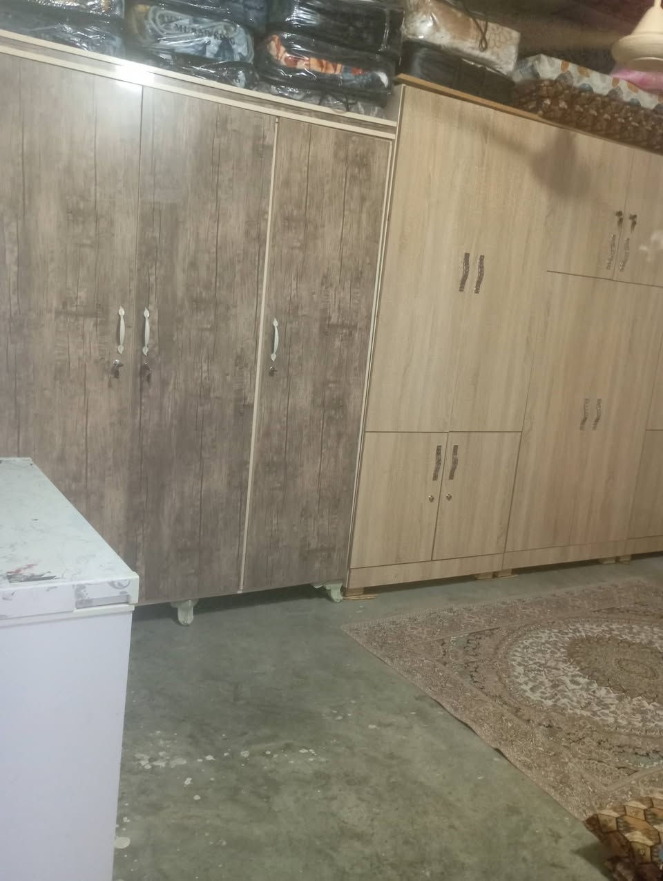 عندي هاي بيت بالحسابات قريب من جامع الفاتح السعر 28 مليون بيه مجال شويه رقم ***********
