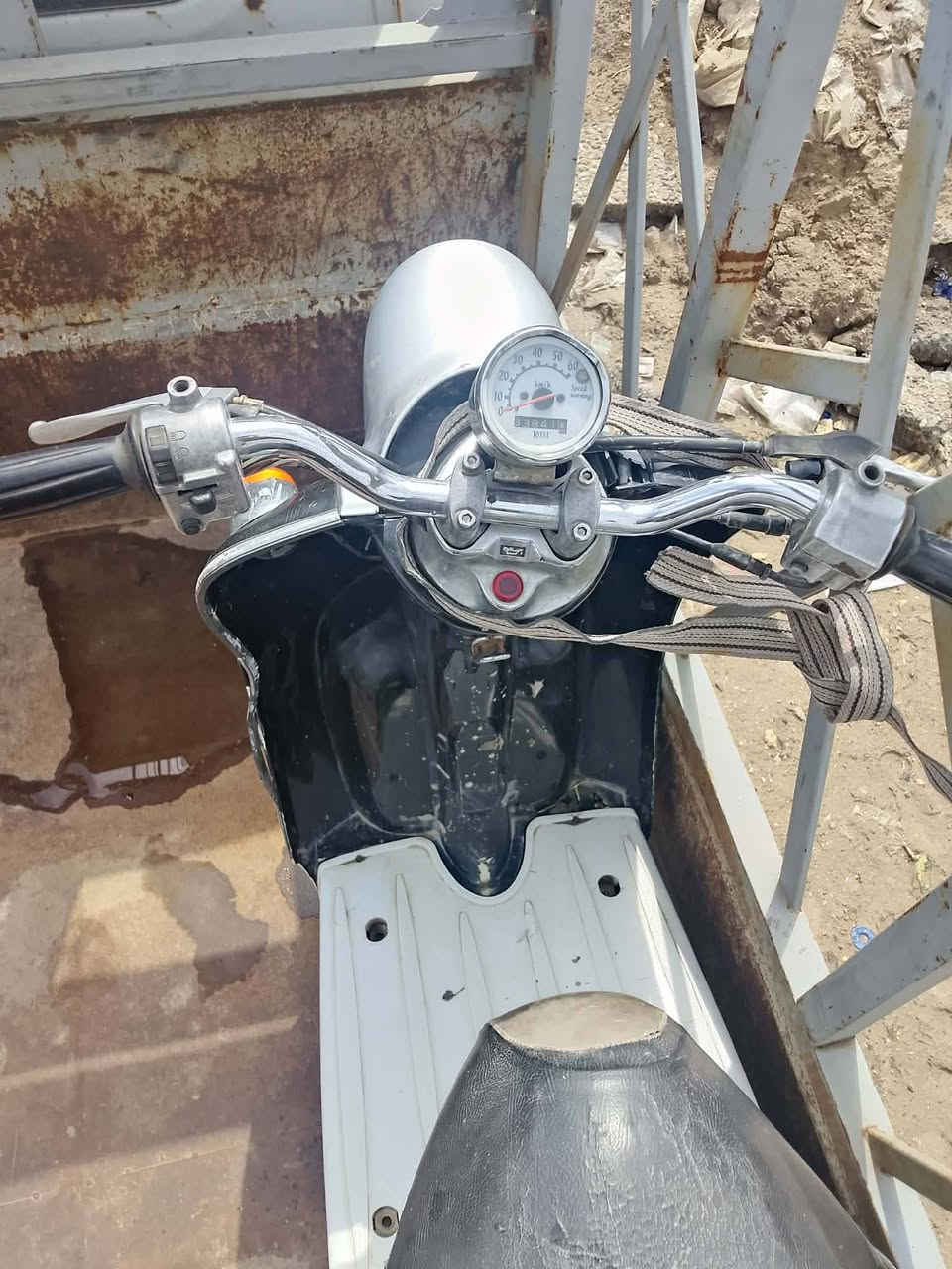 سلام عليكم درجه عبد الحليم دراجه شغاله ومحركه خير من الله نقص بس باتري السعر ١٦٠ وبيه مجال بصيط


**إذا كنت صاحب هذا الإعلان وتريد حذفه لأي سبب، رجاءا أرسل رسالة إلى الدعم الفني**