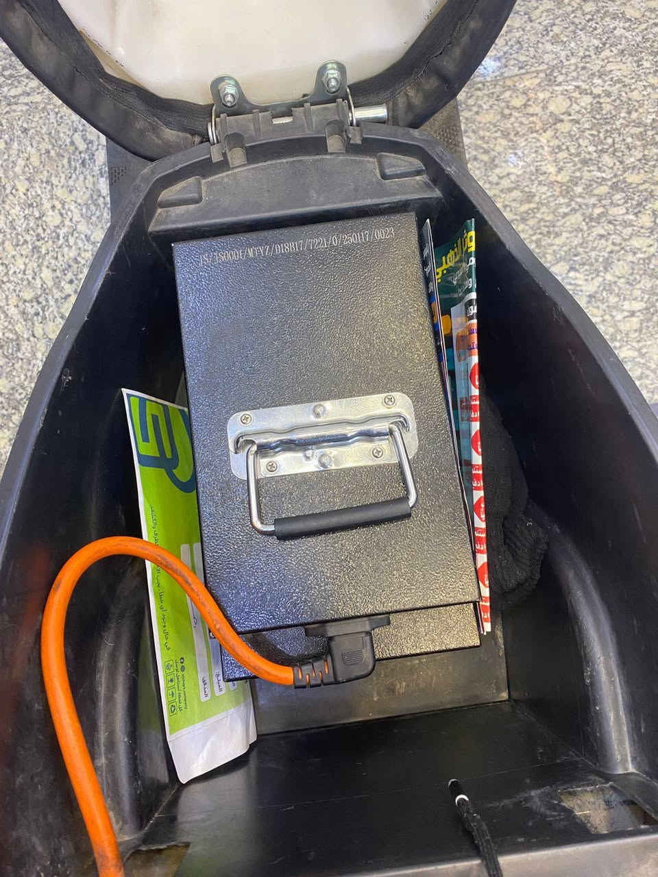 السلام عليكم شباب دراجه شحن🔋⚡ نضافه100% استعمال قليل جداً اربع سرع + بك الشحنه الوحده80km 
الدراجه شركة حسن وحسين دخول2025 شهر ال 10 ما بيها اي نقص بطاريه ليثيوم منفصله السعر900 الف بيها مجال قليل *********** واتساب ورصيد مكاني الطالبيه شارع مسبح الصفى
