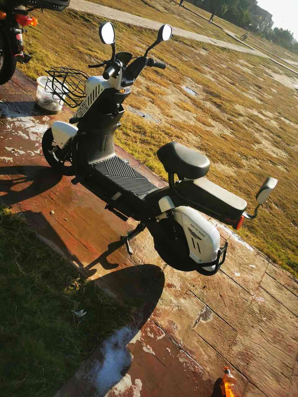 سلام عليكم ورحمة الله وبركاته عندي هايه الدراجه شحن دراجه جديده جديده البيع خير من الله مكانه بغداد الشعب السعر 550 وبيه مجال الطيبين هاذه رقم الهاتف *********** غير متوفر علا الفيس
