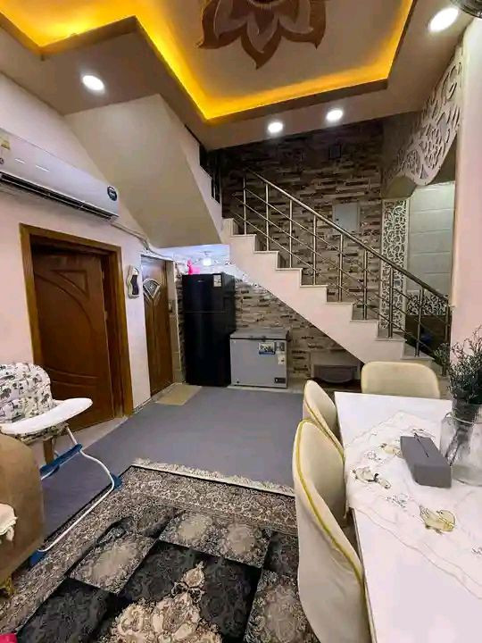 اعلان 
 اللهم صل ع محمد وال محمد 

بيت ب 36 مساحة 107 واجهه 6.5*16.5
قرب معمل  المرور جهه الحكم  
طابقين
 طابق الاول يتكون من غرفه وصاله ومطبخ واستقبال وصحيات داخليه وخارجيه 
________
طابق ثاني يتكون من غرفتين وصاله وصحيات 
________
حرمامطلوب 
بسعر 124 مع المجال 
 او. مراوس. بقطعه  ب 36 
تفاصيل اكثر مراجعه مكتب الساعي للعقار  
او الاتصال بالارقام التاليه 
***********
***********
***********
عنوان المكتب سايدين حي الشرطه مقابيل اسواق ريتاج 🧿
