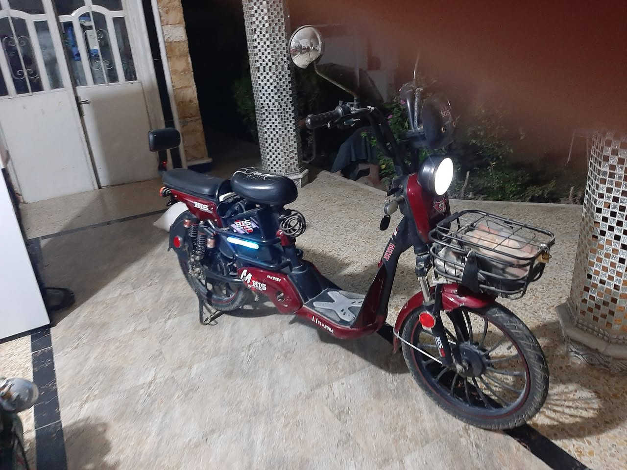 السلام عليكم دراجة شحن للبيع او امراوس حسب القناعة موديل (٢٤) مستحقة تبديل بطاريات كهربائيات شغالات السعر (١٨٥) وبيهه مجال


**إذا كنت صاحب هذا الإعلان وتريد حذفه لأي سبب، رجاءا أرسل رسالة إلى الدعم الفني**