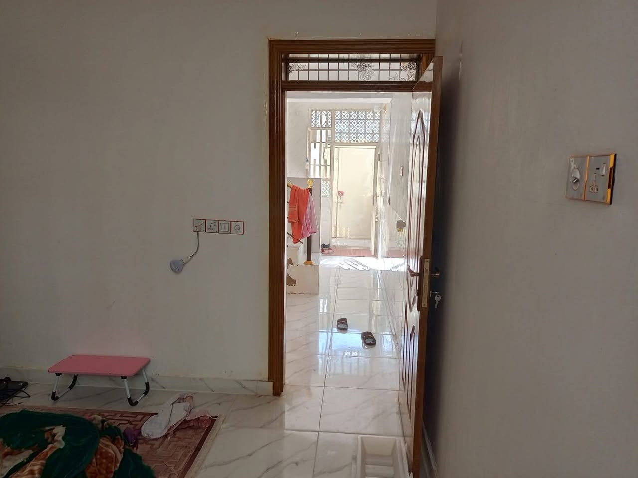 بيت للبيع
كربلاء مجمع سيد اسماعيل السكني بيت للبيع مساحة 50 متر  سند 25 قرار محكمة يم عمود ١٤٣ خدمات كامله ماي مجاري كهرباء تبليط ويجود فيه ميزانية كهرباء ومعاملة ميزانية الماء ايضا 
السعر 40 مليون وبي مجال مستعجل على بيعتة واذا اكو بيت طابق اونص اراوس ويا بس كون خريطة مرتبة 
يحتوي على غرفة  وصاله ومطبخ و صحيات عدد 1
محمد  ***********
متواجد واتساب ،
عنوان مجمع سيد اسماعيل
