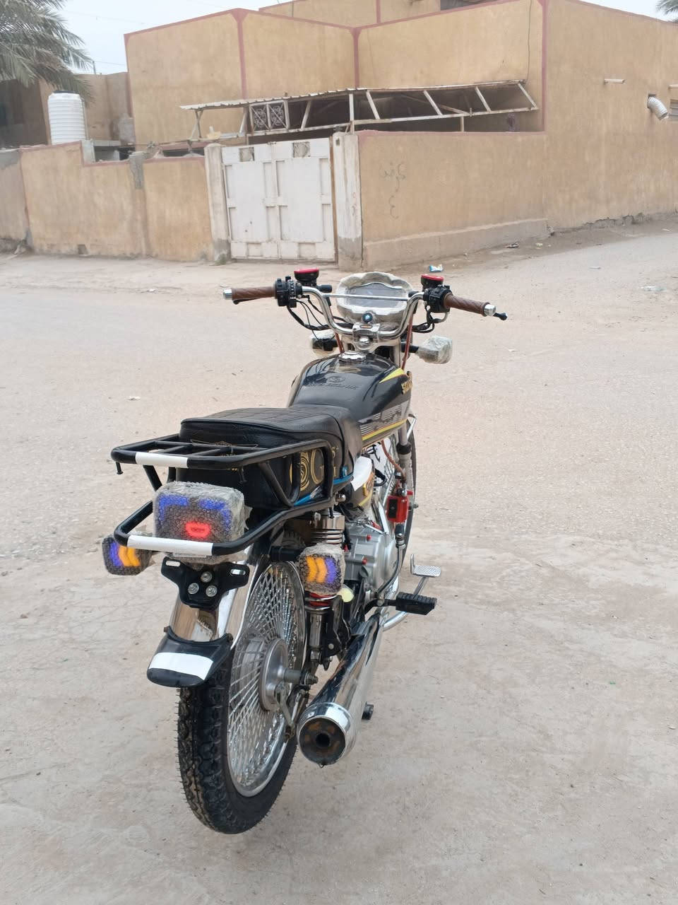 سلام عليكم 
تايكر سولنك للبيع 
TIGER SONLINK  
دراجه موديل 2025 
دراجه مال جناي 
تايكر سونك الاصلي باب اول ختم ونجوم بعدها على وضع الشركه
ملاحضه:  الدراجه باب اول الاصلي. 
صار 6 اسابيع من طالعه من الوكيل 
الدراجه عل ايدي طالعه 
اوراق كامله 
دراجه كامله مكمله
كهربائيات كلشي شغال 
محرك مكفول ما مفتوح 
دراجه خير من الله شلعه ومعدل ✈️✈️
كلشي ما ناقصه دراجه مال جناي 

مواصفات:
- بصمه وسويج
- بريك امامي دسك عنبار زيتي 
- وكلج عنبار زيتي 
- تشغيل عن بعد
- تقفيل + تفتيح
- حساس سرقه
- تشغيل بصمه او سويج
- MB3 بلادي
- شاحن YSB خارجي
- دشبول الكتروني 
- دشبول شغال
- كهربائيات شغاله
- لايت عدسه عالي + ناصي + سكن لد 
- بك لايت لد شكل الحديث  
- اشاير أيضاً لد شكل الحديث  
- تايرات جدد  
- الدراجه كفاله عامه من كلشي 
الدراجه كاملة على اخر حبايه 
سعر 725 وبيه مجال 
ب7️⃣2️⃣5️⃣ وبيه مجال 
الدراجه شغاله عل اخر حبايه تريد
مكاني بابل محاويل 
رقمي ***********
واي استفسار تفضل اتصل وميكون خاطرك اله طيب 🤝
