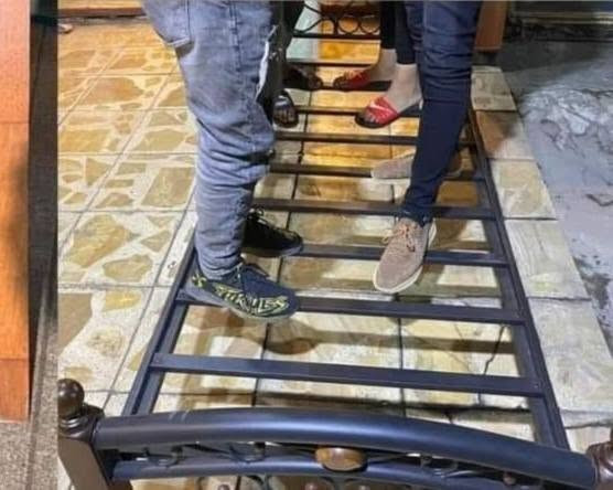 هل تبحث عن سرير يجمع بين الأناقة وتوفير المساحة؟ في معرض "بيتي كوت"، نوفر لك خيارات مثالية للأسرة القابلة للطي التي تتميز بالمتانة وسهولة التخزين.
📞 للاستفسار والطلب، يرجى التواصل معنا عبر الرسائل أو الاتصال على الارقام
***********
***********
***********
​#بيتي_كوت #ديكور #أسرة #بغداد #أثاث_ماليزي #الكوت
