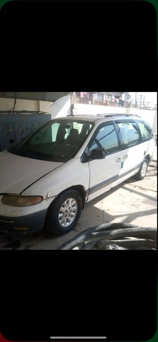 سلام عليكم الشراي يخابر 
كرفان موديل ٢٠٠٠ سياره محرك كايم شغاله وتمشي
ب٤٠ ومجال بسيط بغداد راعيهه يريد تحويل 
مكانها دوره جمعيه خيرالله
***********
