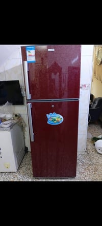 ثلاجه البيع نوع شينون كوري نضيفه و مداخله تصليح  السعر 300 المكان بغدا...