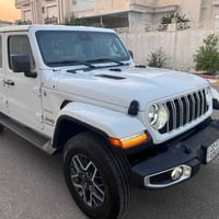 جيب رانكلر 2024 صحارى رقم شمالي فول  ماشيه 21 الف ميل سعرها 30 الف  مك...