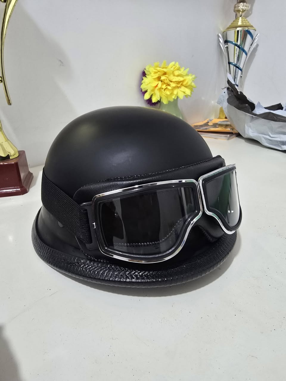 جديده غير مستخدمه 
السعر ٣٥ الف واصل مع نضاره 
***********
