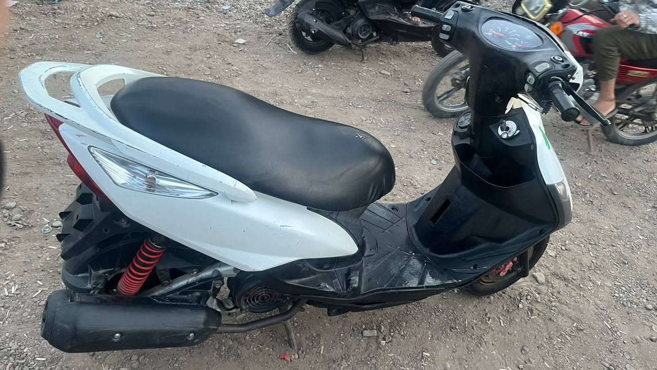 بسم الله الرحمن الرحيم 
دراجة ثعلب 

محرك ناعم كابريتر بلادي 

كهربائيات شغالة سلف وهندر 

گيج بانزين شغال كيلومتر ميشتغل

بريكات شغالة ودبلات ابلادية

مكاني غزالية شارع الضغط 

سعرهة٥٠٠بيه مجال


**إذا كنت صاحب هذا الإعلان وتريد حذفه لأي سبب، رجاءا أرسل رسالة إلى الدعم الفني**