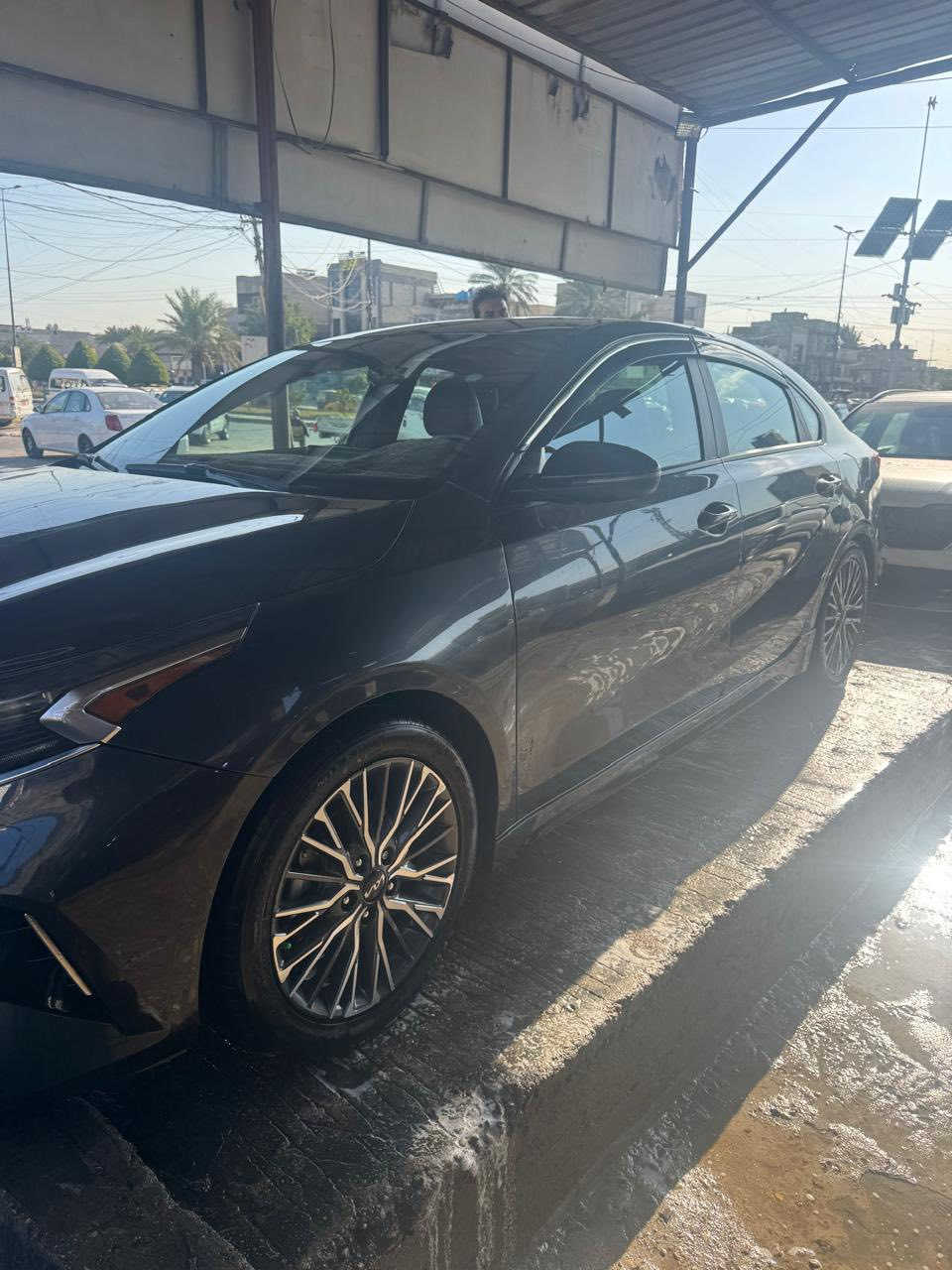 السلام عليكم
فورتي 2023 جيتي لاين وارد امريكي 
مرقم بغداد بأسمي 
الضرر كما موضح بل صور
منضومة غاز بيها 
بصمه 
تشغيل عن بعد 
فتحه 
رادارات امامي + خلفي 
حساسات 
تحديد مسار 
بعد مواصفات معروفة 
السعر 160 
العنوان بغداد 
رقم الهاتف ***********
