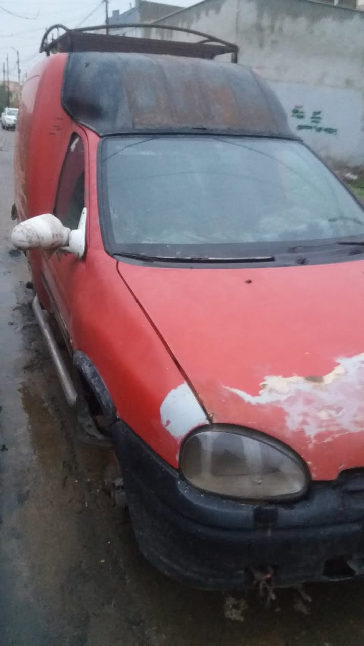 استرا بوكس موديل ١٩٩٥ رقم اخضر سنوية بيضا حمل محرك شغال كلج عاطل بيع حديد فحم السعر ٥ورقات ***********
