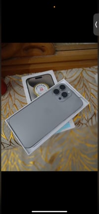 آيفون 15 برو ماكس • ٢٥٦ • بطارية ٨٤%