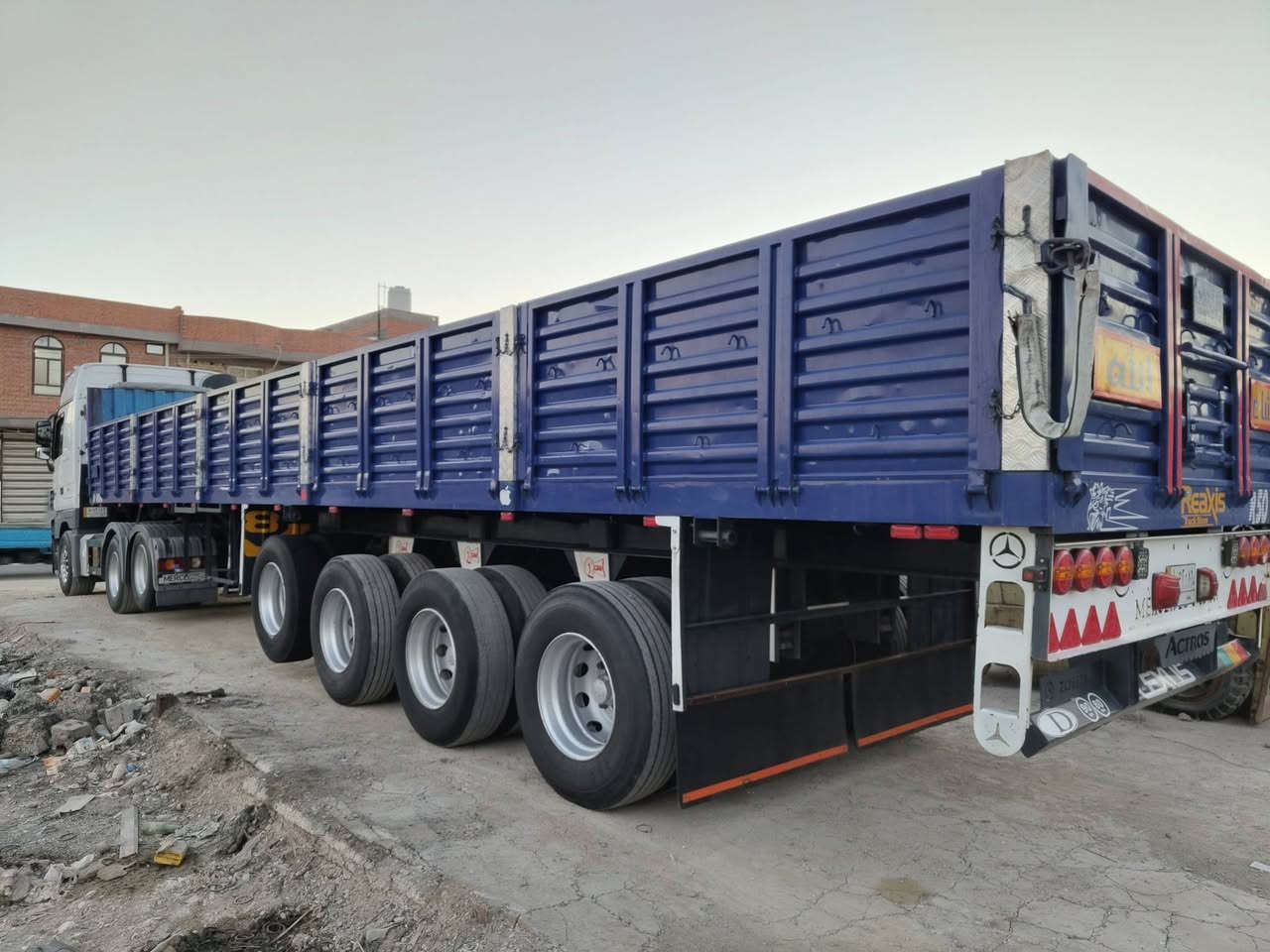 السلام عليكم اكتروز 2007 محدثه حواجب بدون ضباره
مربوطه فلات اربع محاور 
سحال مزوج مكينه44
اتصال ***********
