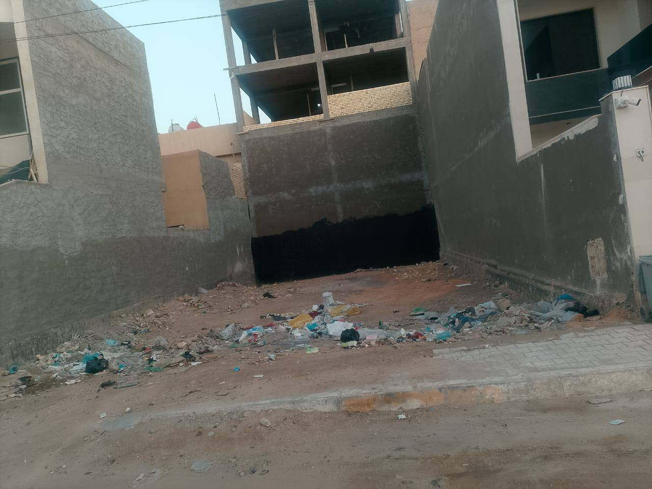 قطعة بمكان مميز بحي الانتفاضة الأولى ٢٠٠ م٢ للبيع السعر ٤٢٥ مليون مكلف بالنشر للتفاصيل الاتصال ***********
