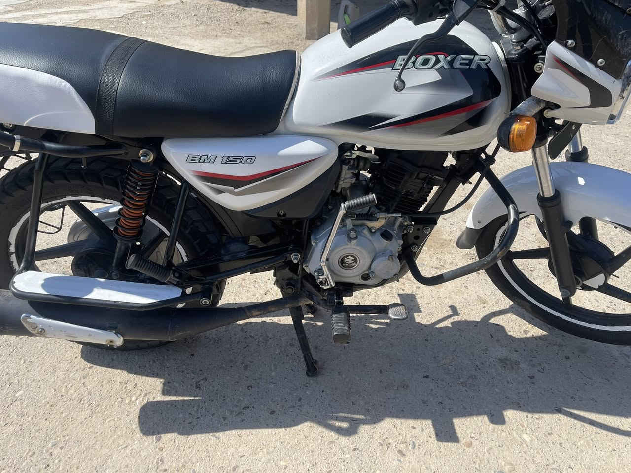 السلام عليكم 
دراجة بوكسر  موديل 23 
ماشية 44 حقيقي
بيها تنقيص بسيط جداً 
كلشي بيها كامل 
السعر 1900 
المكان التاجي  
الاتصال ***********
