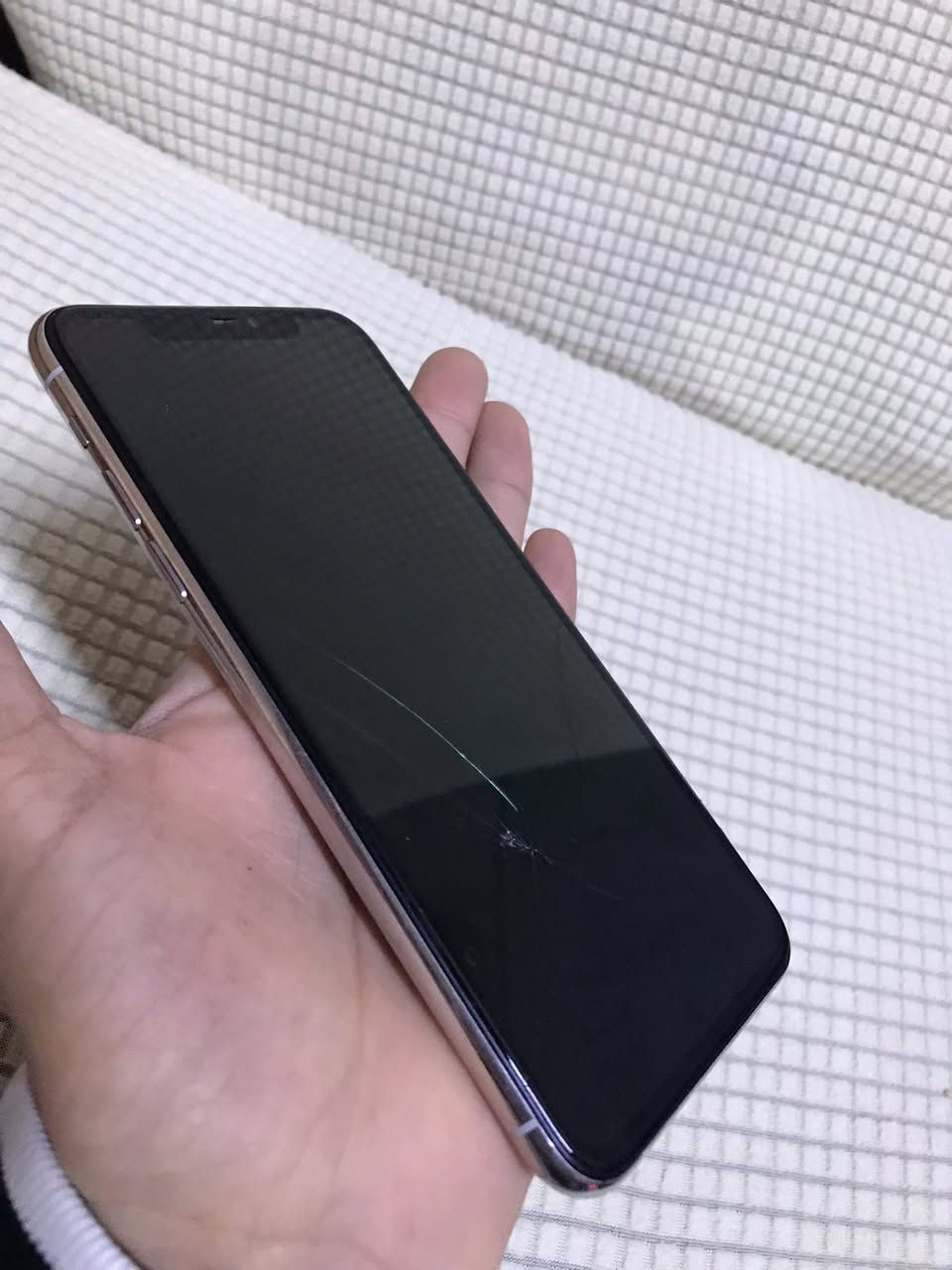 سلام عليكم شباب 11برو ماكس  مثل ماموضح بل صور مستبدل شاشه تفصيخ فيس ايدي لا يعمل جهاز باقي كله مكفول ذاكره256بطاريه86بلاديه وبي هاي الفطور مامئثرات عل شاشه سعره 325وبي مجال مكاني بصره ***********واتساب فقط ملاحضه جهازي ماويا ملحقات فقط كفر
