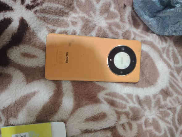 جهاز هونر x9بي جهاز نضيف بس سماعه مالته عاطله سعرها 135 رقمي ***********
