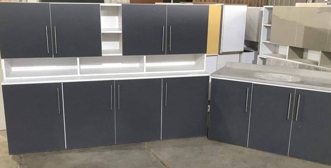 🍃كاونتر mdf 
🍃القياس مترين ارضي وملحق 
🍃مع. سنك متر و20
🍃اذا تحب نضيفلك ملحق فوك السنك اضافه ٧٥ الف
🍃اذا تريد السنك متر ونص اضافه ٢٥ عالسعر 
🍃اذا تحب تضيف فاترينا اضافه ٩٠ عالسعر 
🍃اذا تحب تضيف مجر واحد اضافه ١٠ عالسعر
🍃اذا تحب تضيف تلث مجرات اضافه ٢٥ عالسعر


**إذا كنت صاحب هذا الإعلان وتريد حذفه لأي سبب، رجاءا أرسل رسالة إلى الدعم الفني**