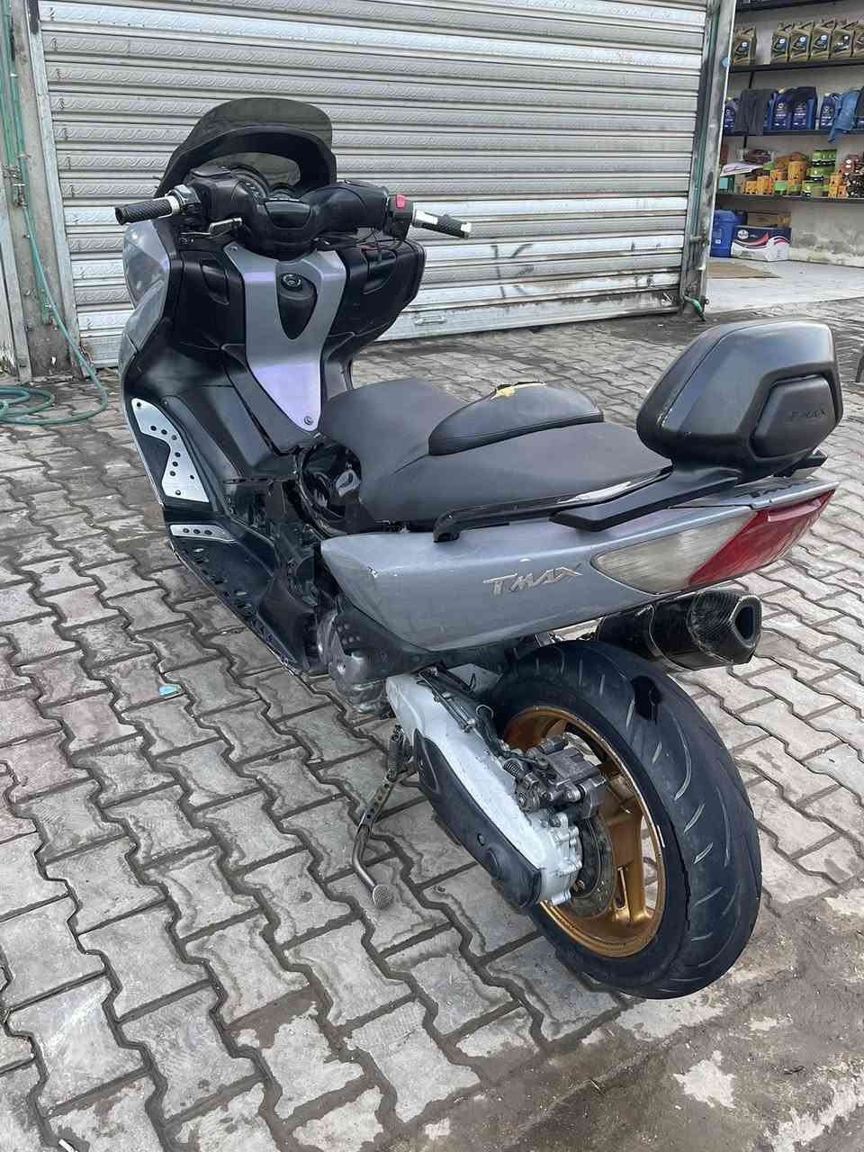 السلام عليكم tmax2011
مكينه ناعمه مرتبه شلعه معدل
النقص بس البلصوره مبين كدامك 
مكاني دوره 
25 وبيهه مجال بسيط 
رقمي ***********
