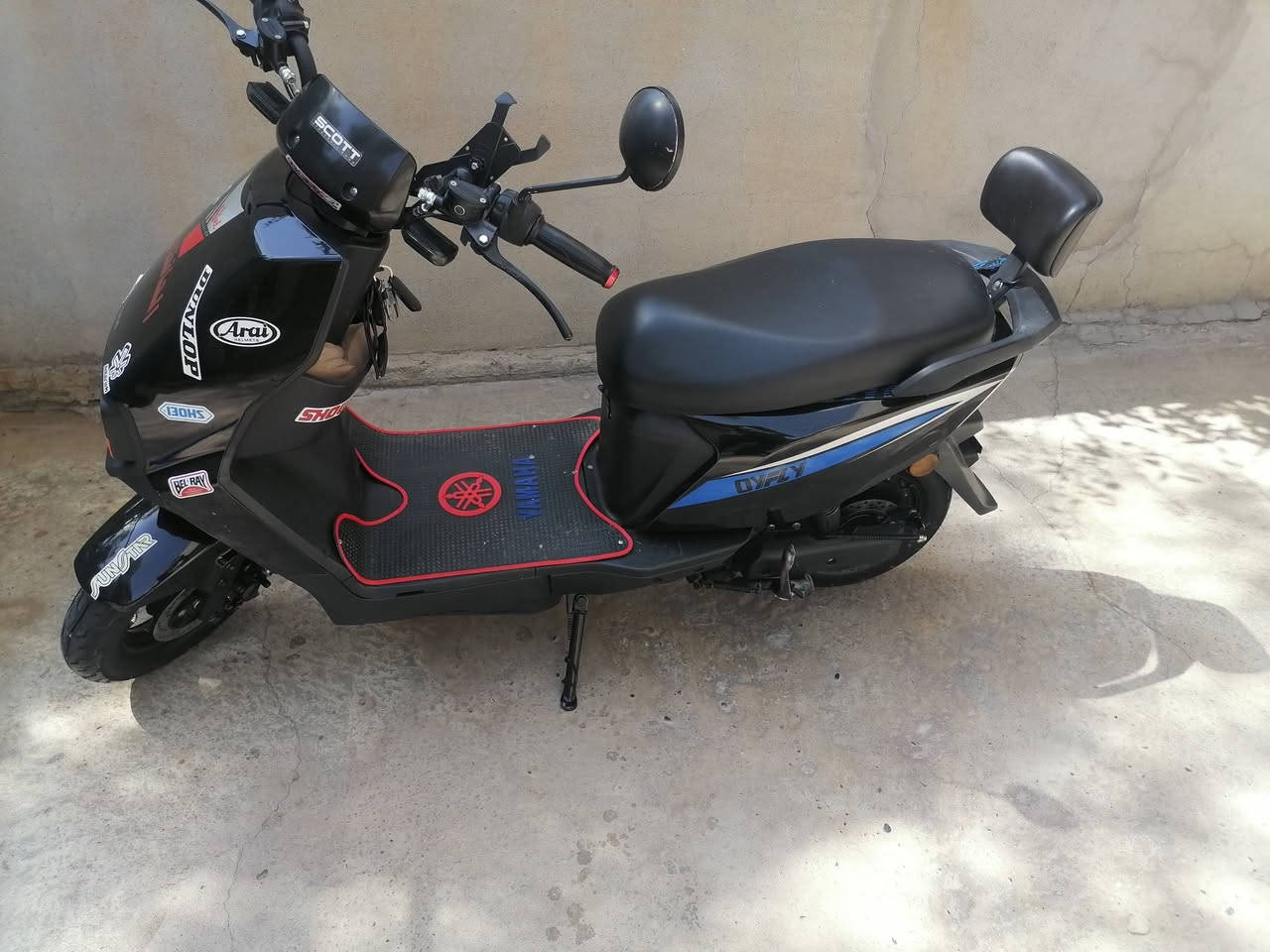 ماطور شحن لبيع موصفات
خمس باتريات
١لايت زينول عالي ناصي
نضام بك ومانع نزلاق
سويج وقفل مركزي مانع سرقه
ماطور كلو شغال هورن الشاير
السعر 600وبي مجال ***********
