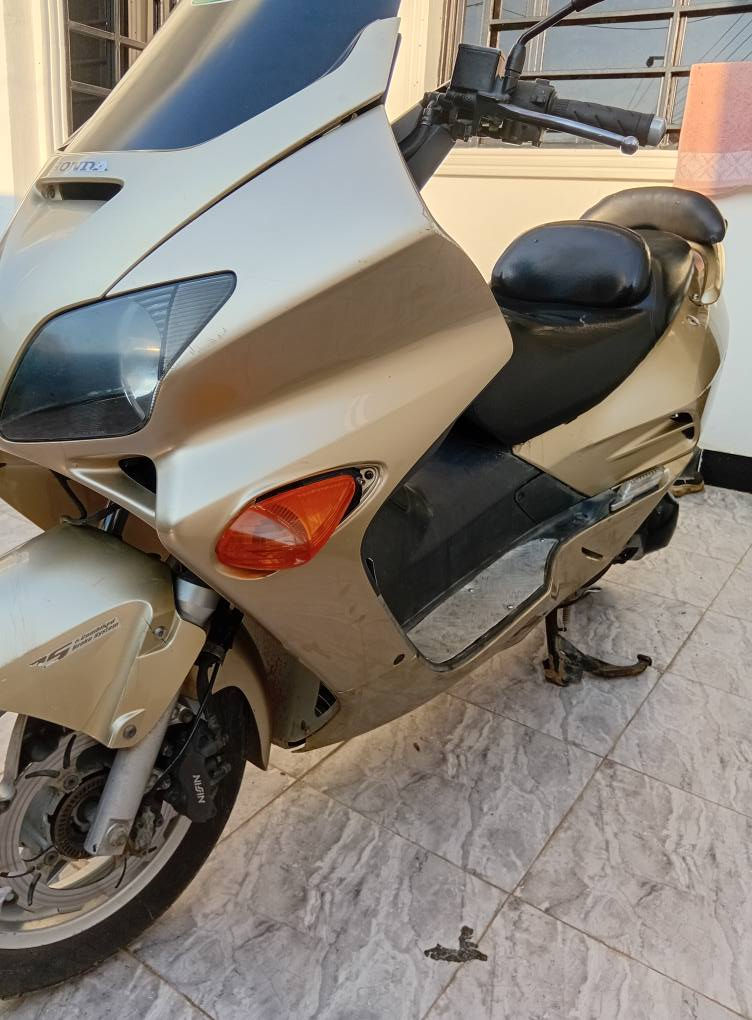 السلام عليكم فورزه صفر سته سويج
الدراجه مكفوله من لمكينه لا تبخير ولا تنقيص وبرغي ما مفتوح بل مكينه كهربائيات كلهه شغاله ترايهه يخبل متسمعله صوت نهائيا 
دراجه نضافه لكفرات 90 بل ميه مثل ما موضح بل صوره بيه نقص كفر ل اشاره ال يسره فقط جيب فيتر وتعال افحص العنوان بغداد بوب الشام الرقم *********** خاص ماعندي
