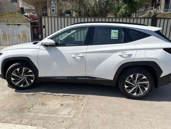 السلام عليكم
🚗هونداي توسان 2023  خليجي
مكفوله من الصبغ و التبديل والبارد
 عدا طخه صغيره بالجاملغ الامامي وممصلحه ترجع pdrموضحه بالصور. 
 السياره كير ومحرك مكفولات
((رقم بغداد باسمي السياره)) 
ماشيه 35 الف كيلو

مواصفاتها:
حساسات اماميه وخلفية
سايد بريك كهرباء 
بردات ابواب خلفيه بلاديه
ويل حجم ١٨  
شاشه كامره خلفيه 
لايت زنون مع عدسه دوراره
انضمه قياده sport,eco,normal,
اوتو هولد
شاشه عدادات ذكيه
كشن ابيض ومغلفه عمل جلد
محرك ٢٠٠٠ دوش 
شاحن واير ليس 
قطعتين تبريد❄️
العنوان /بغداد /الشعب/شارع الاسواق المركزيه 
💸سعر السياره 215$

***********
