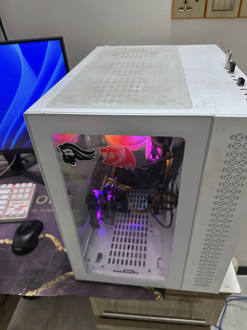 Pc للبيع
المواصفات :
 المعالج (CPU): Intel Core i7-8700K (3.70GHz, 12 Threads)
 كرت الشاشة (GPU): NVIDIA GeForce RTX 2080 Ti (11GB VRAM)
 الذاكرة (RAM): 16GB DDR4
 اللوحة الأم (Motherboard): Gigabyte Z390 UD
 التخزين السريع (SSD): ADATA SX8200 Pro M.2 (500 GB)
   التخزين الثانوي (HDD): 1t
 السعر : مليون و ميه


**إذا كنت صاحب هذا الإعلان وتريد حذفه لأي سبب، رجاءا أرسل رسالة إلى الدعم الفني**