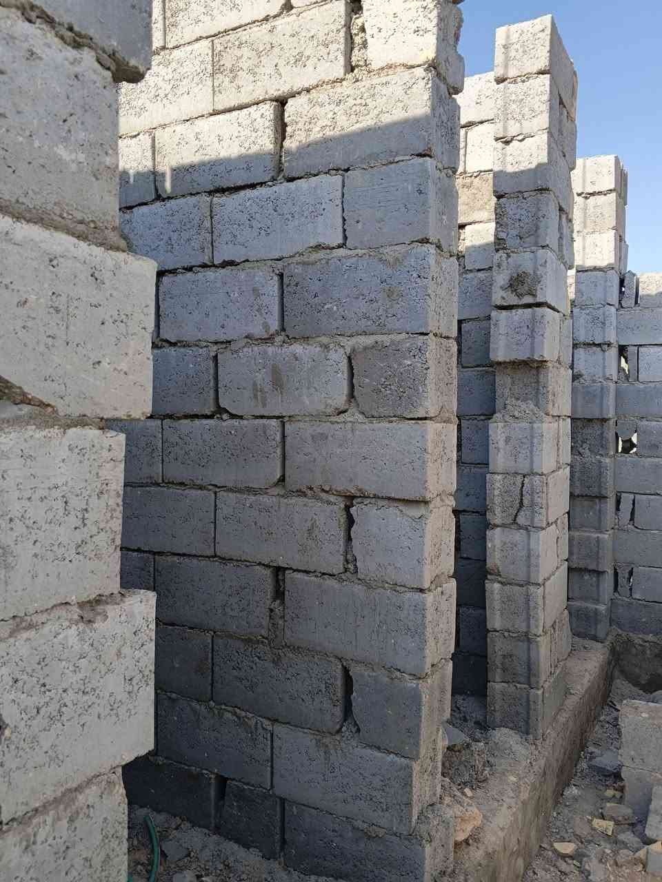 دار هيكل للبيع يصلح حسينية المساحه 150 متر يحتوي على قاعه للرجال وقاعه للنساء وصحيات خارجية وداخلية وغرفه للخدم 
البناء بلوك عمود 239 خلف الحسينيات قريب جدا على الشارع 
للاستفسار ***********
