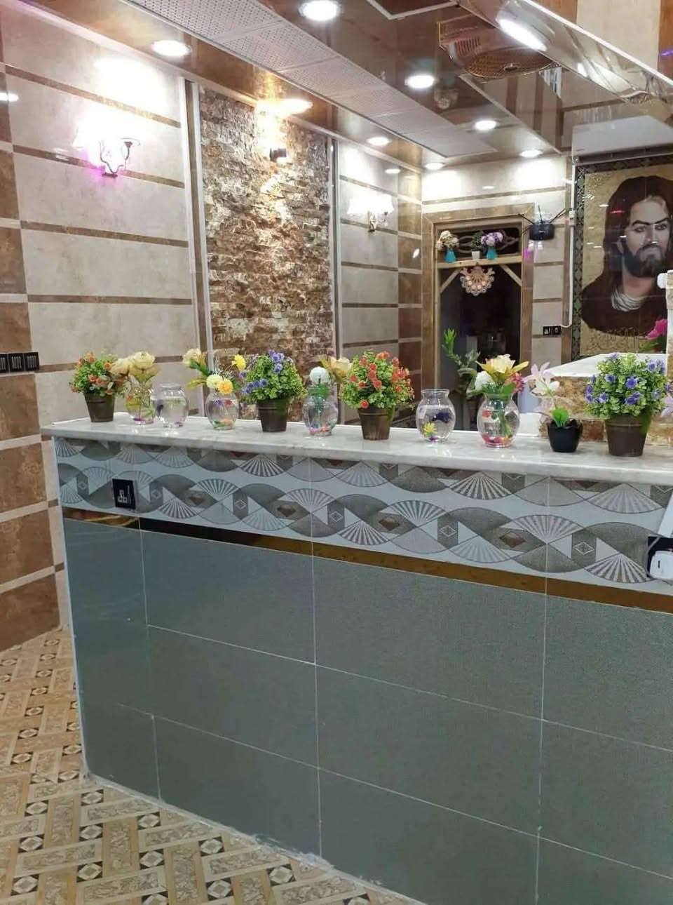 دار للبيع 100 متر حي ميسان قطاع 24 طابو صرف

بناء درجة إولى ( جناي) صب مسلح

طابقين

الطابق الأول / غرفة وصالة واستقبال ومطبخ وصحيات

الطابق الثاني / غرفتين وصالة وصحيات

السعر 130 مع المجال

للأستفسار *********** مكتب القلعة بحي ميسان
