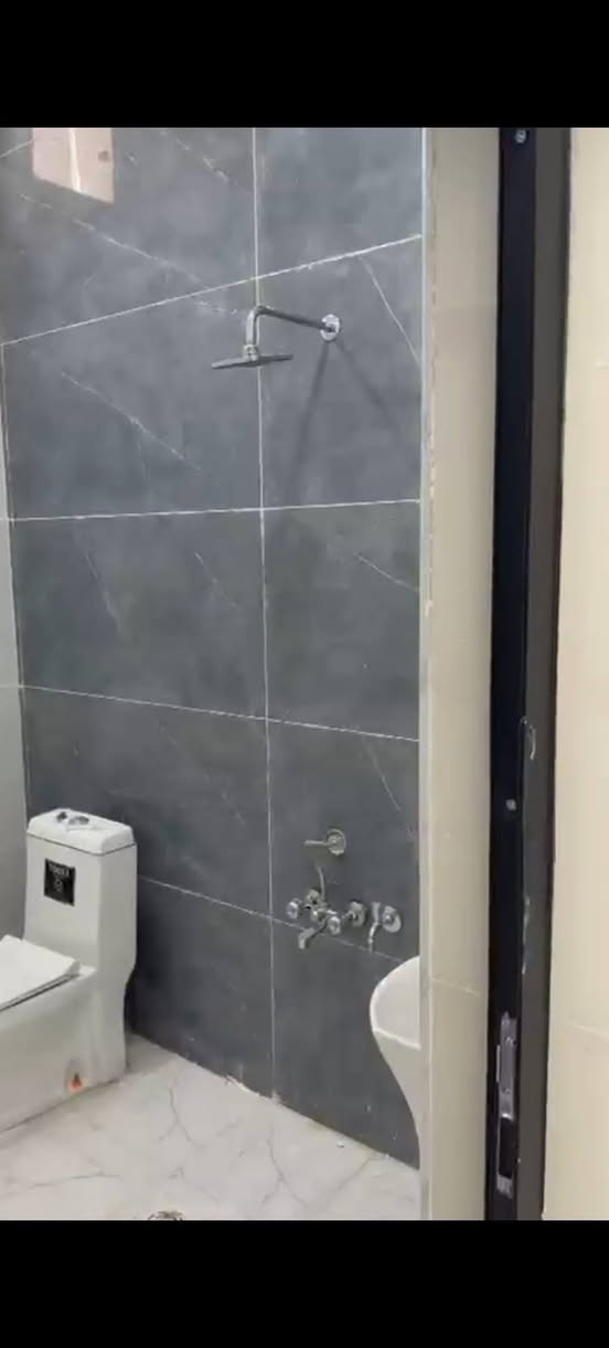 هنا تجد بيت أحلامك
من خلال هذا العرض المميز في هذا المجمع السكني🔝🔝🔝 
 ♦️ يتوفر لدينا بيت للبيع تسليم مفتاح بتفاصيل روعه للغايه البناء كله درجه اولى نفذ بعنايه فائقه 🏡 🔑♦️المساحه200 متر📐 
♦️ نوع العقار  زراعي عراقي وكاله من ابو الكاع مباشر📜
♦️ تفاصيل الداخليه للبيت يحتوي
📮 غرفتين منام
📮 صاله
📮 ستقبال
 📮 مطبخ
📮 حمام
📮 حديقه داخليه🪴 وخارجيه🌲 
📮 السعر 125 مليون
📮 العنوان البصره البهادريه علي 3 مداخل من 🔛 البهادريه 🔛 وابو الجوزي و🔛 ام النعاج
📮 للاستفسار التواصل معنا ع هذا الرقم   ***********
🔙 متوفر واتساب ايضا البصرة, العراق
