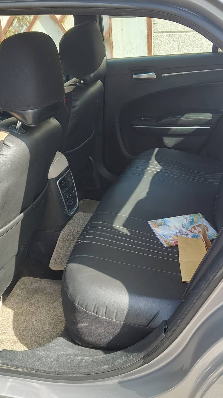 السلام عليكم 
اوباما 2017 اصل ‏حادثها من أمريكا جاملغ وبنيد 
وهنا صار بيها ضربة جاملغات خلفية 
الي يدور جديد وما مشغتلة خط
فول مواصفات 1/1 300 C 
كشنات كهربائي ستيرن كهربائي كشنات حار وبارد داخل
مرايات قلاب ويه البك 
بردة خلفية 
بنوراما 
يدات كروم 
تشغيل عن بعد 
ويل مكسيكي اصلي
سيارة جديدة وجاهزة من كلشي 
السيارة بدون  
لون مميز صدر الحمام / لايتات زنون لد ثلجي  
تو ويل محرك 3600/ 6 سلندر 
 رقم ذي قار بأسمي شرط التحويل شوكت ماتريد رقم دولي توا صاعدة هزة
للاستفسار ***********
العنوان بصرة
