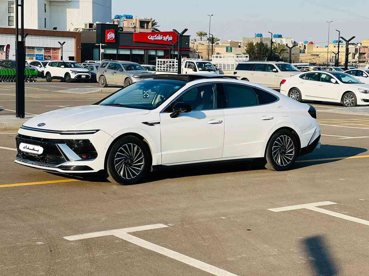 سوناتا هايبرد 2024 VIP - الشكل الجديد - فل مواصفات* 

*المواصفات:*
- الموديل:  2024   
- الفئة: VIP أعلى فئة - وارد [أمريكي]
- المحرك:2.0L هايبرد192 حصان
- اللون: أبيض لؤلؤي / الداخل جلد أسود
- المسافة: [28 ] الف ميل فقط
- الضرر: [البنيد وباب السائق تبديل نفس الون ]  + بارد باب عكس السائق ولجوملخ الخلفي  خفيف
1. شاشتين منحنية12.3 إنج + بانوراما سقف 
2. نظام صوت Bose سمـ12ـاعه+ شحن وايرلس
3. رادار امامي+خلفي +
12حساسات360
4. مقاعد جلد تدفئة وتبريد أمامي + تدفئة خلفي + ذاكرة ميموري
5. ستائر خلفية +داتشو + جنطة كهربائية
6. إنارة LED Matrix + إضاءة داخلي 64  لون
7. تشغيل عن بعد + بصمة ابواب
8.تحكم ريمونت مقعد السائق ذكي
9.تبريد امامي خلفي + كمريسر تبريد خاص للبطاريات
10.شحن تايبسي عدد 4كاربلي واندرويد
11.كامرات360 وكامره عند تشغيل الشاره
*السعر*: [168] وبيه مجال بسيط للشراي الصدك  
*المكان*: بغداد [الشعب]  
*للتواصل*:[***********] اتصال أو واتساب                                                          @إشارة حسوني طالبيه
