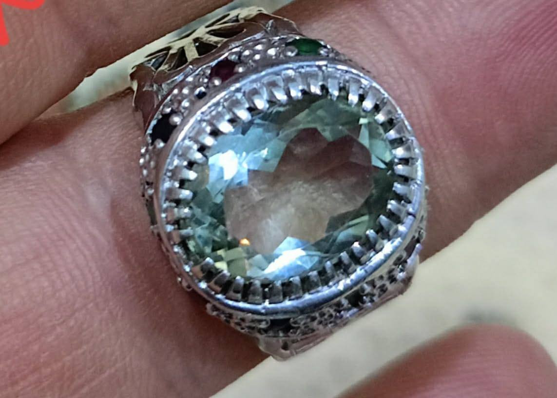 السلام عليكم 
خاتم حجر الاكومارين صياغة تطعيم
السعر40
مكاني بغداد شارع حيفا 
يوجد توصيل


**إذا كنت صاحب هذا الإعلان وتريد حذفه لأي سبب، رجاءا أرسل رسالة إلى الدعم الفني**