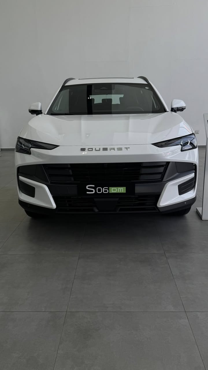 S O U E A S T. S06 Hybrid
2026
مواصفات S06 DM Hybrid
 • المحرك البنزين: 1.5 لتر تيربو GDI
 • النظام: Plug-in Hybrid PHEV
 • القير: DHT هجين مخصص
 • الدفع: أمامي FWD
 • القوة الإجمالية: 265 كيلوواط ≈ 355 حصان
 • العزم: 530 نيوتن متر
 • البطارية: 19.43 kWh ليثيوم
 • المدى الكهربائي الصافي: حوالي 114 كم (NEDC)
 • صرفية الوقود: تقريبًا 4.9 لتر/100 كم
 • خزان الوقود: 60 لتر
 • شحن خارجي V2L بقدرة 3.3kW لتشغيل أجهزة كهربائية

شاشة وسطية كبيرة 15.6 إنش
 • كاميرا 360° + شاسيه شفاف 180°
 • فتحة بانوراما
 • مقاعد جلد و كهرباء تدفئة تبريد
 • مثبت سرعة ذكي ICA
 • المحافظة على المسار LKA
 • تحذير النقطة العمياء LCW
     • انارة محيطية 
 • مساعد الضوء العالي HMA
 • جنوط حتى 20 إنش
متوفر لون 
 ابيض . اسود . اخضر . سلفر . أسمنتي 
السعر بدون رقم  31.900.000
السعر مرقم كامل 32.500.000
ضمان 10 سنوات وكالة هارلم 
للحجز

***********
