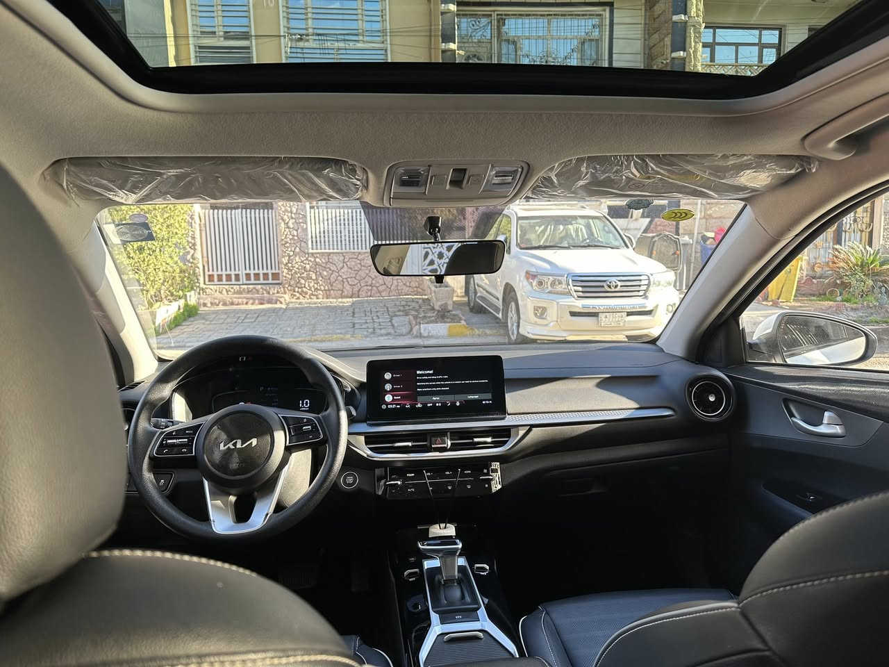 السلام عليكم ورحمة الله 
كيا  K3 2024 رقم بغداد
كفاله عامه ماشيه 15 الف 
سياره خير من الله جدا راقيه بالعافيه عالياخذها
السعر 149  العنوان زيونه ***********
