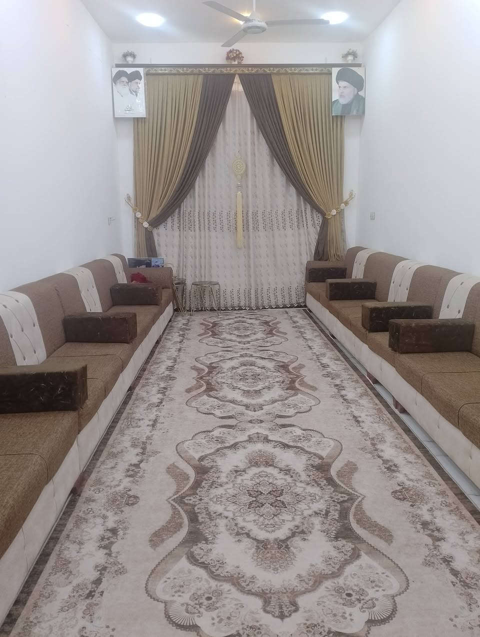 سلام عليكم دار للبيع مساحه 200 متر في نهاوند خلف معمل البلاستك على شارع عشرين كامل الخدمات 
(الاستفسار على الرقم ***********)
