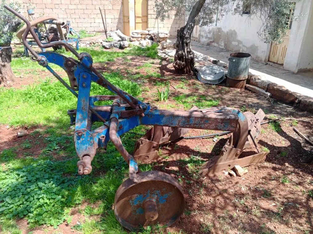 #للبيع : سوميغا 670 سنة الصنع 1969
محرك في اثر بخار وبدو شغل بعلبة السرعة 
خالي الكسر والصبالم
دواليب جدد
مرش كهربا بطارية جاهز عالعمل

#العدة :
1 - سكابة
2 - مسلفة رونصن
3 - سكة رونصن
4 - خطاطة

#الفراغ : مباشر من المالك
#تواجد : ريف حماه سهل الغاب
#السعر : / 9700 $ وبازار  + 100 $ عمولة

#للتواصل_اتصال
0933215598

🌟#ملاحظة🌟
1_الي عندو جرار بدو يبيعو يبعتلنا صور وصف عالواتس👌🌹
@إشارة


**إذا كنت صاحب هذا الإعلان وتريد حذفه لأي سبب، رجاءا أرسل رسالة إلى الدعم الفني**