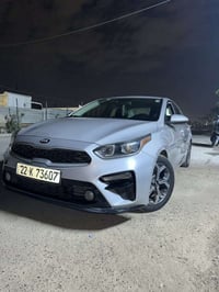 للبيع كيا فورتي موديل 2021 وارد أمريكي حادثهه چاملغ امامي أيمن +4قطع أ...