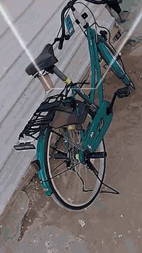 للبيع ب150 هوا وغراضه قفل.. 
حولي شارع 30 الثاني... 
موديل2022... 
لون تركوازي... 
بي ضربة وحدة بالجاملغ مال حاويه بس...
 بايسكل ماعايزه برغي... 
قبل شهر نزلته من كرار ابو النقش.. 👍🏿


**إذا كنت صاحب هذا الإعلان وتريد حذفه لأي سبب، رجاءا أرسل رسالة إلى الدعم الفني**