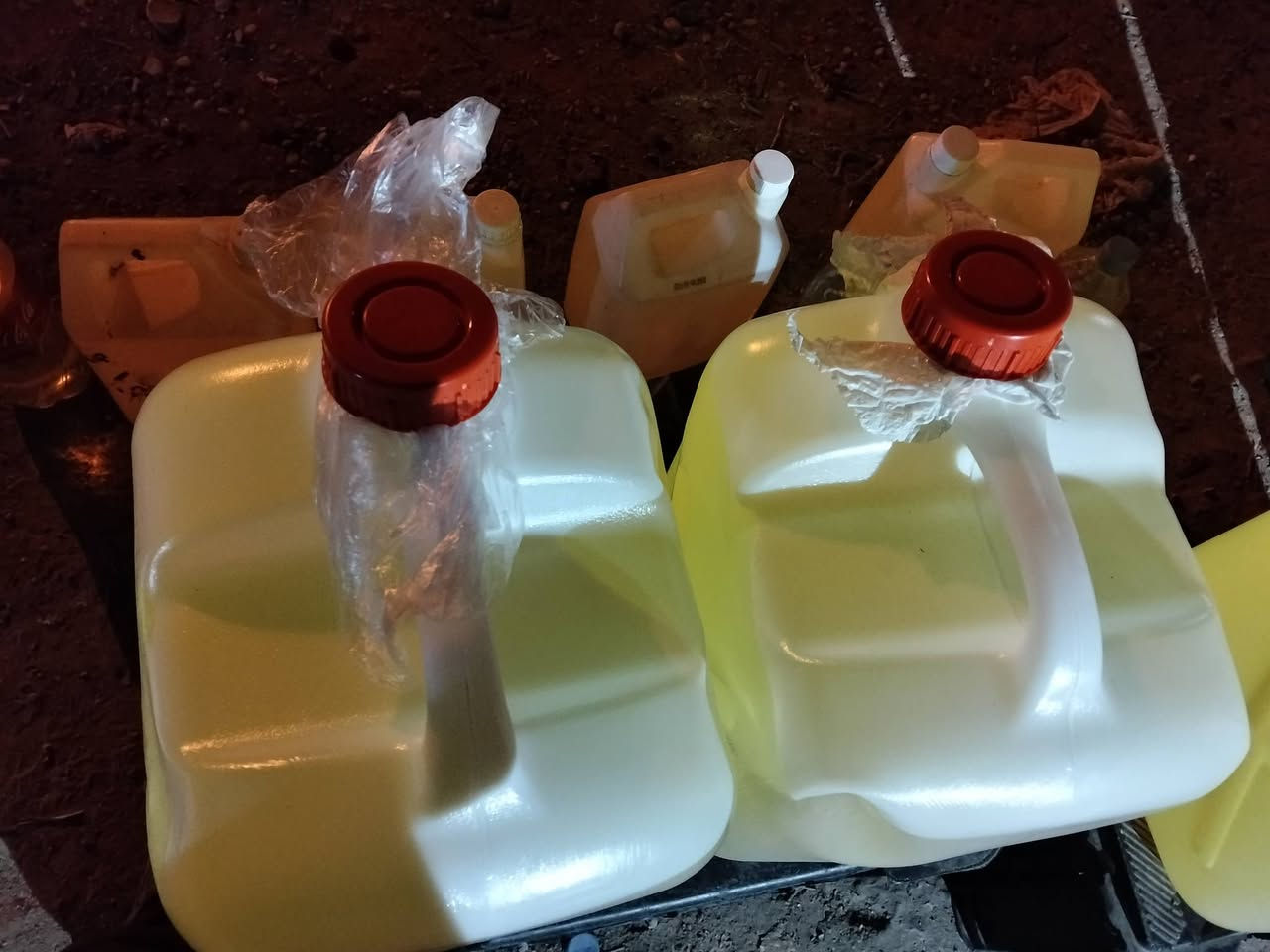 سلام العلیکم
بنزین بغدادم لایە بە جوملەو مفرد شەرت 
***********
