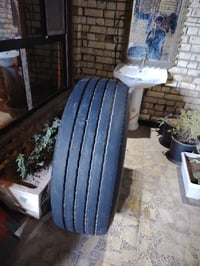 زوج تايرات للبيع حرفش امامي كوري نضافه فول السعر 350 07856308992