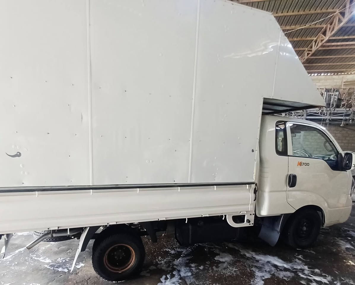 سياره كيا حمل محرك مفتوح 2700 موديل 2021 رقم واسط  مكينه كفاله لا تنقيص ولا تبخير گير أكسل مكفولات كهربائيات كلها شغاله شاصي ورقم شاصي واضح والصدر حلو سياره حلوه متذب عليهه ألف دينار گبل للشارع سياره خير من الله الياخدهه بالعافيه عليه وشرط محجر مو وياهه والباقي گدام العين أحلى من الصورة تحويل مباشر السيارة بـ أسمي مكان السيارة واسط رقم هاتف ***********
