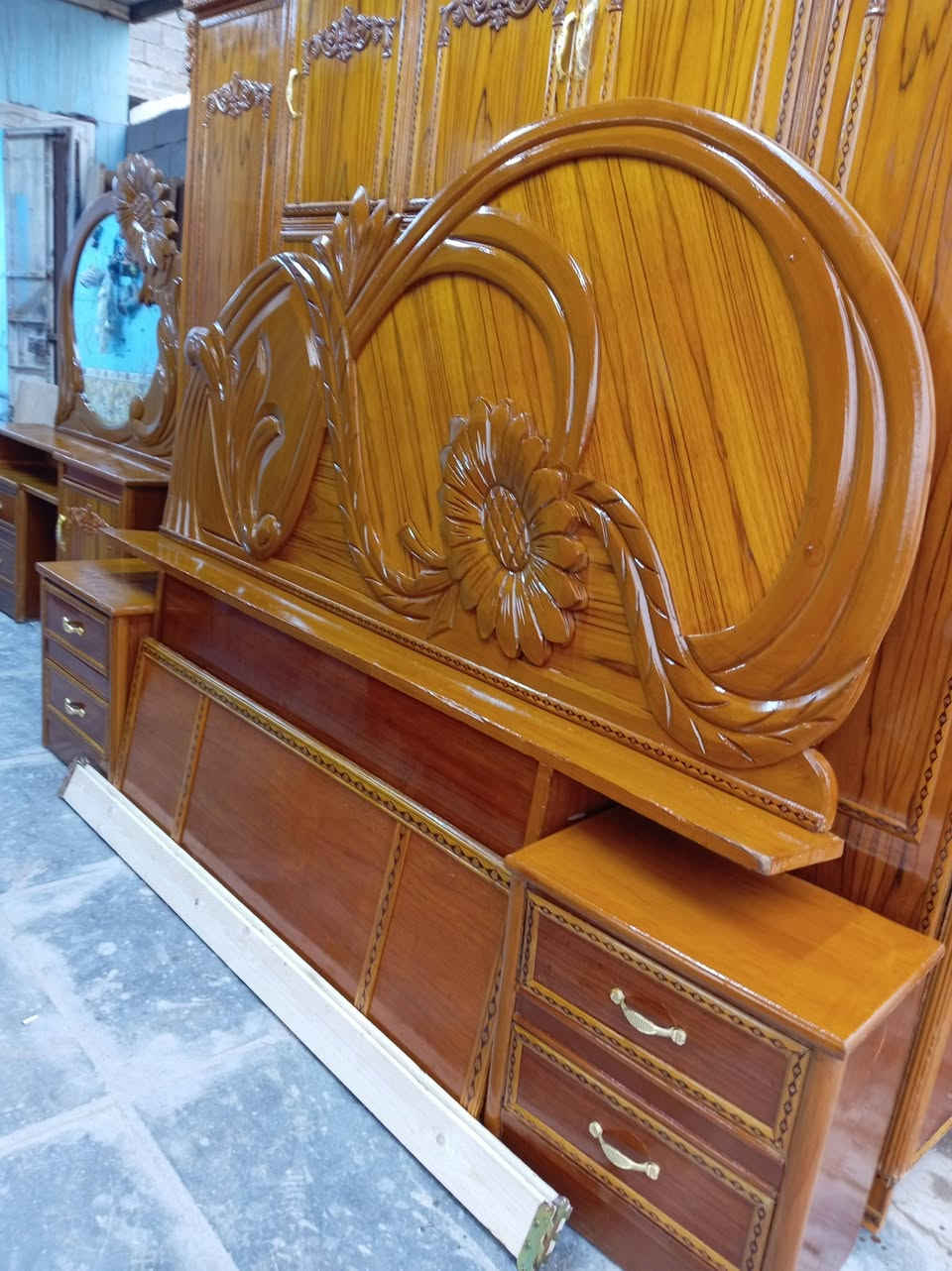 غرفه تسكام صاج نضافتهه 80 /100 كلش جديده مستخدمه شي قليل عنوان بغداد مدينه الصدر اكو توصيل بكروه رقم الهاتف ***********
