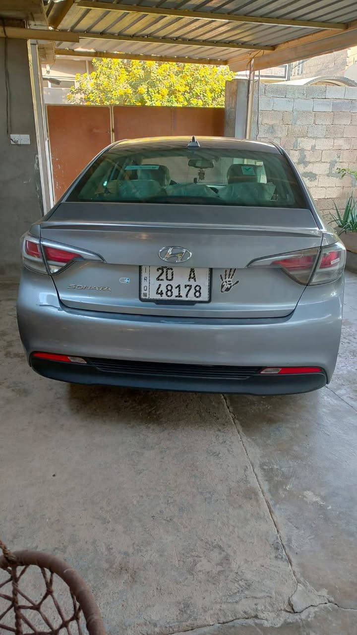 السلام عليكم سوناتا امريكي 2017 هايبرد جديدة على وضع الشركة ماشية 116 بدون ايرباك حادث خلفي قبق الصندون وجامرلغ فقط والسونار مرفق مع الصور كير محرك خير من الله بسمي تحتاج استبدال خلية واحدة فقط السعر 110 وبيه مجال هاتف ***********
