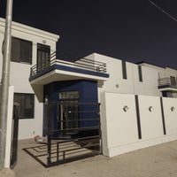 🔴دار للبيع في مجمع النخيل موقع مميز شارع 20 .  🔴مساحة 200م طابق ونصف ث...