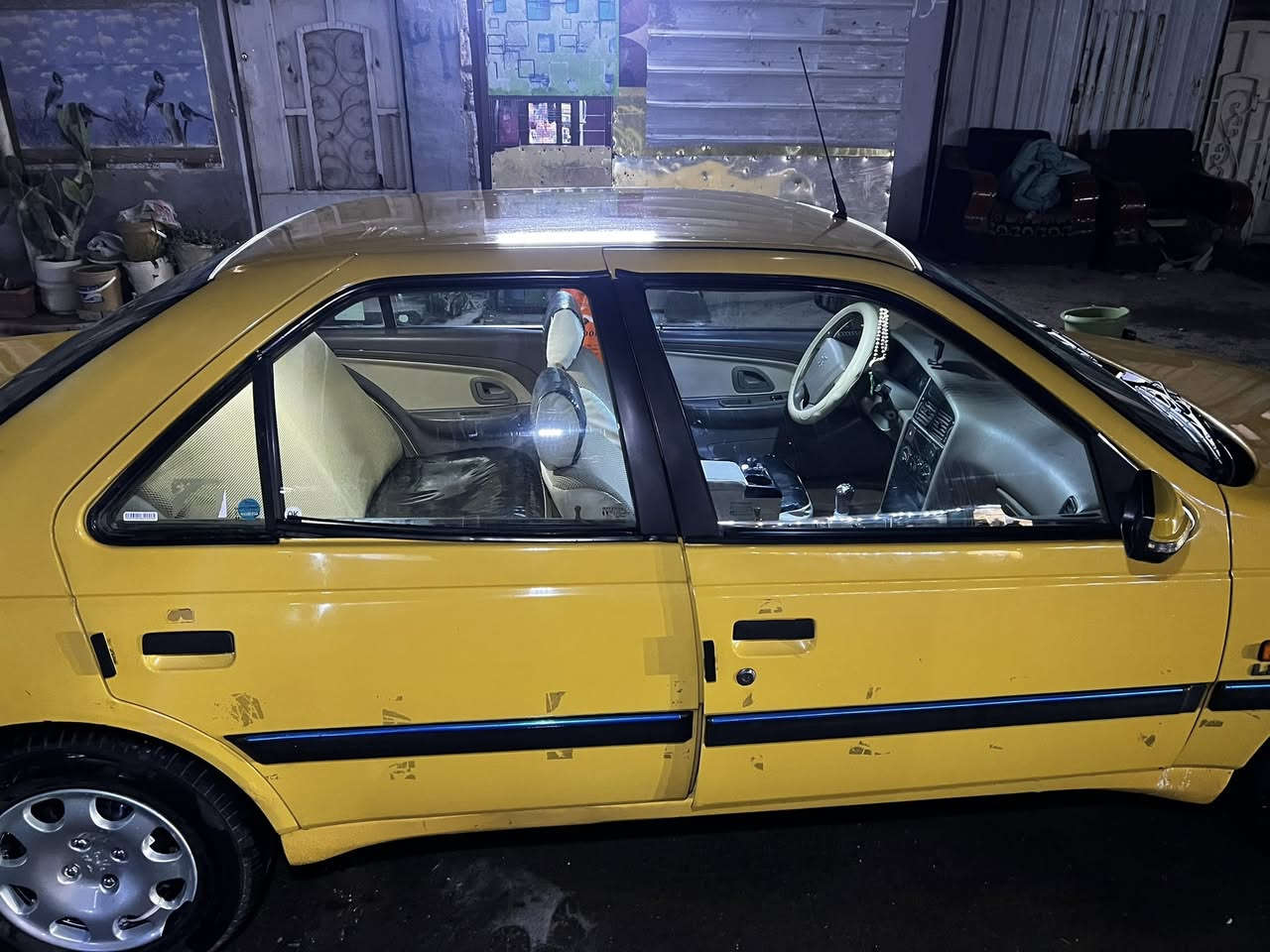 بيجو لميس  2016
رقم بغداد نكليزي هزه جديده 

مصفرة غرامات 

تحويل مباشر 

سياره جديده بمعنه الكلمه 

مكينه كير كفاله 

تبريد ثلج تتدفه شغاله 

تخم تاير جديد

صدر امامي خلفي جديد 

كهربائيات كلها شغاله 

دوشمه كشنات كاعيه درجه اوله 
 

مكانها بغداد مدينة الصدر  

سعر 48 ورقه بيها مجال بسيط 

***********
